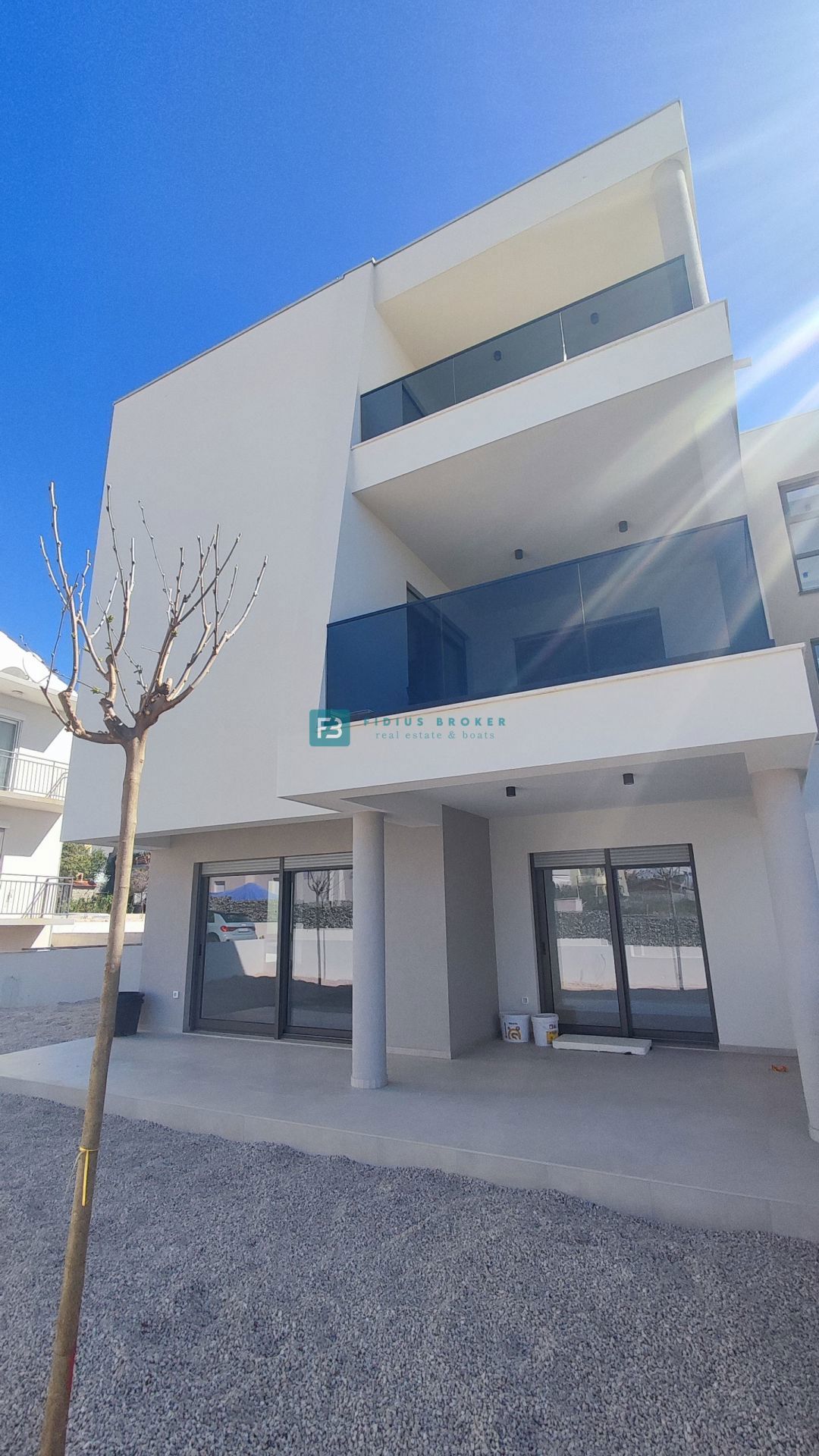 VODICE, novo, 400 m do morja, luksuzno stanovanje, pritličje + vrt, S3