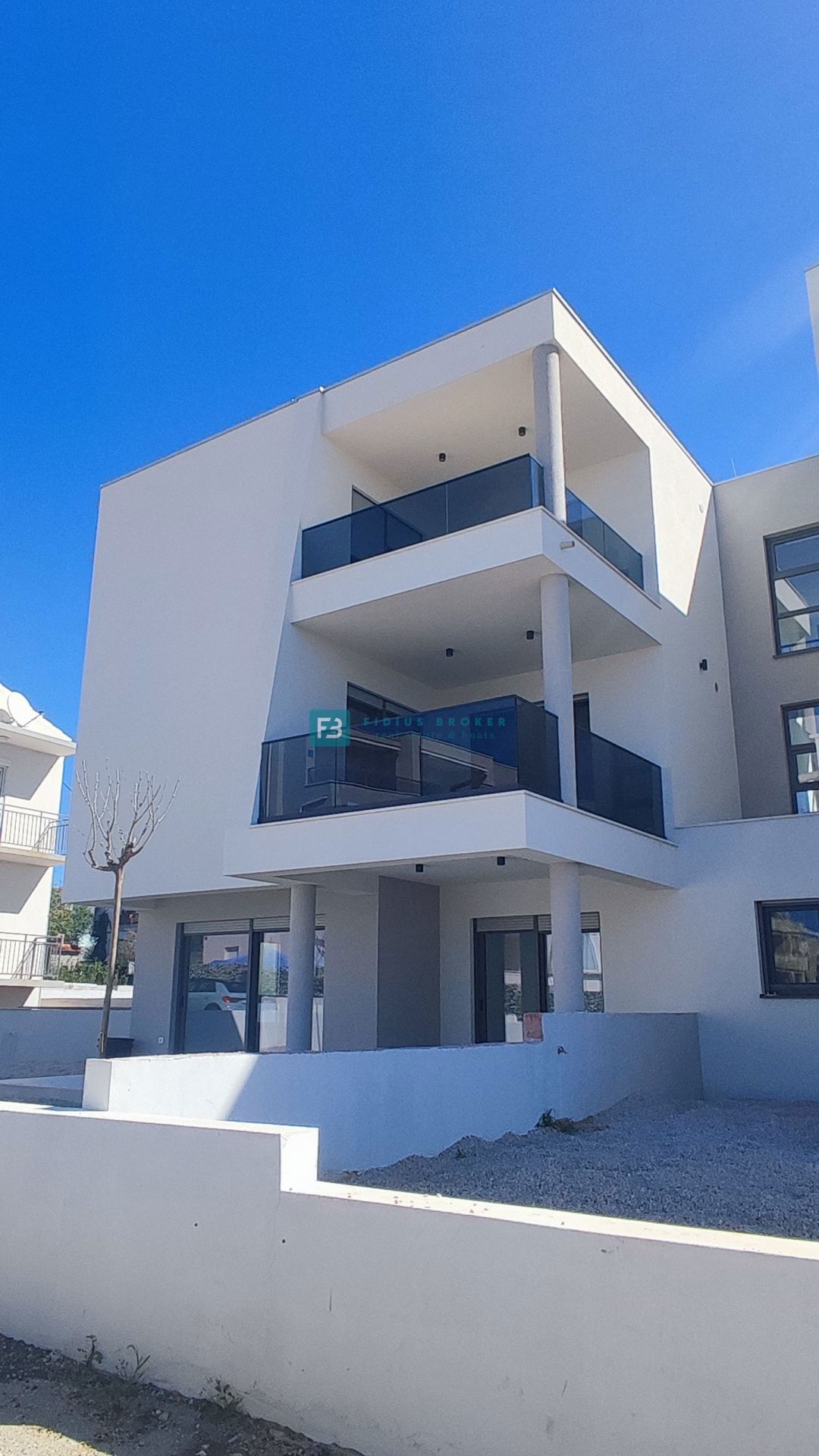 VODICE, novo, 400 m do morja, luksuzno stanovanje, pritličje + vrt, S3