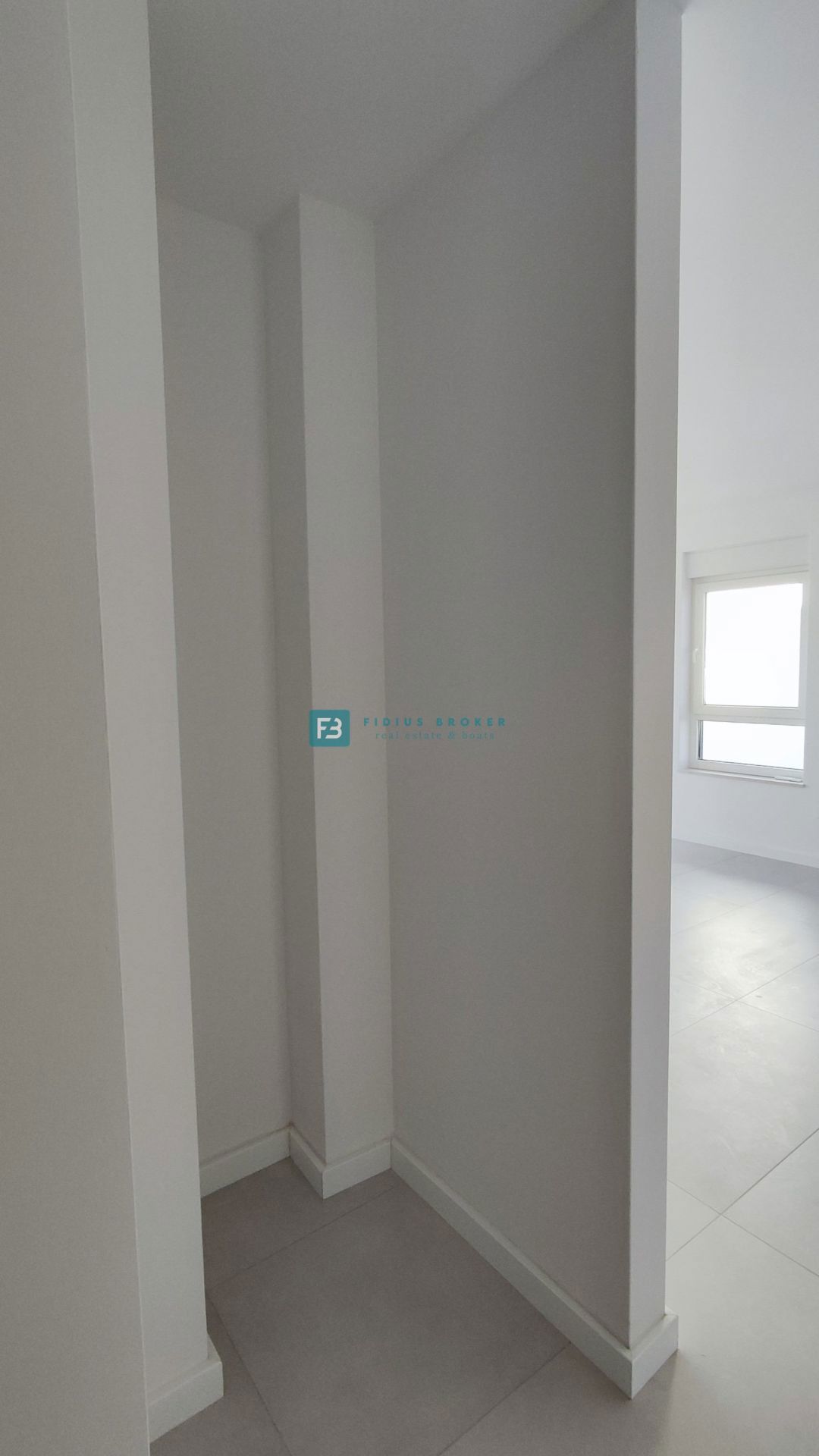 VODICE, novo, 400 m do morja, luksuzno stanovanje, pritličje + vrt, S3