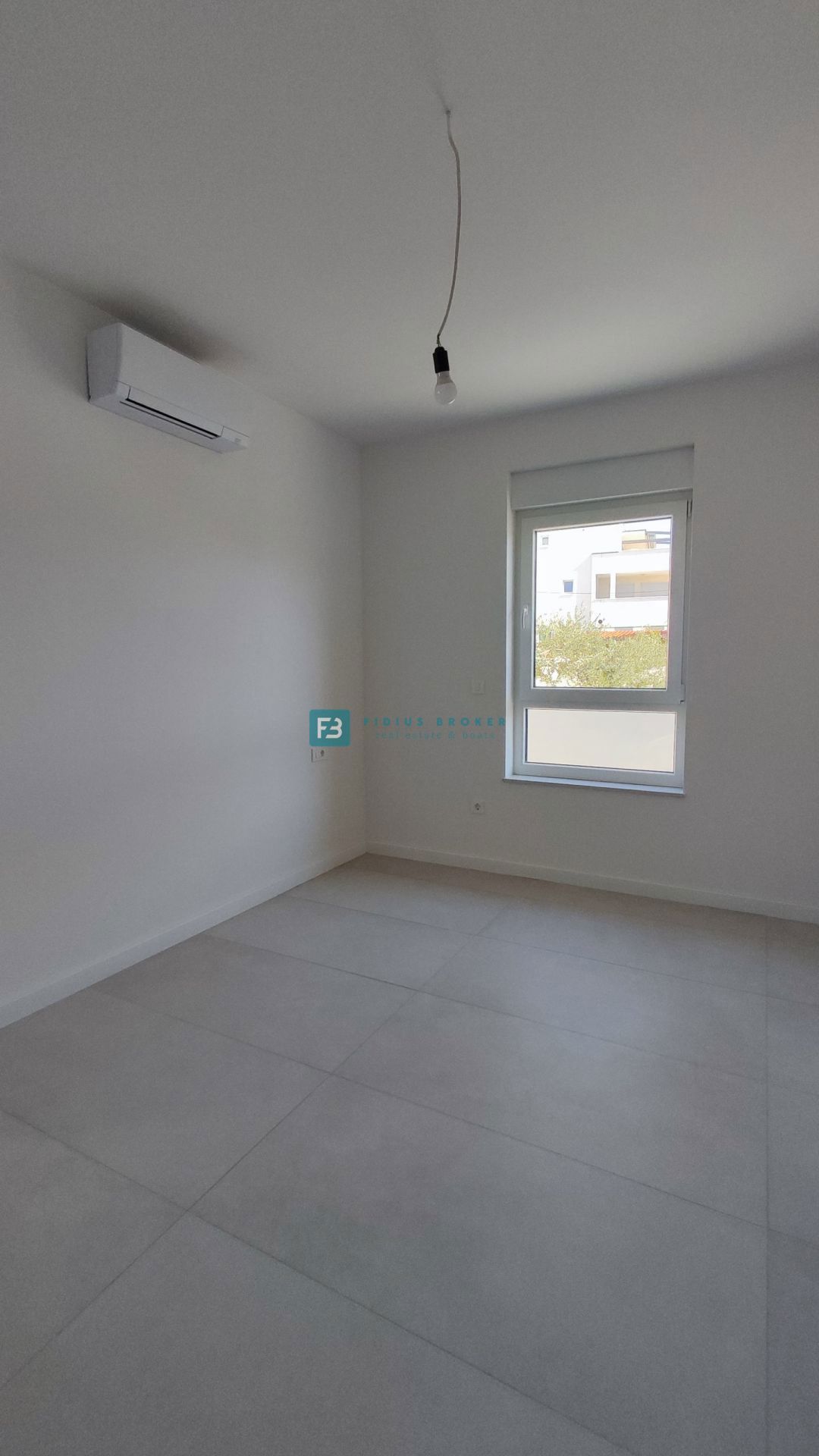 VODICE, novo, 400 m do morja, luksuzno stanovanje, pritličje + vrt, S3