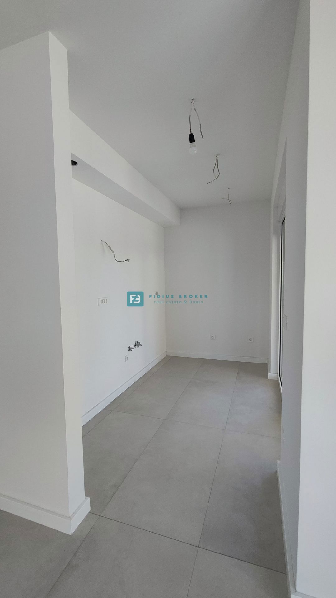 VODICE, novo, 400 m do morja, luksuzno stanovanje, pritličje + vrt, S3