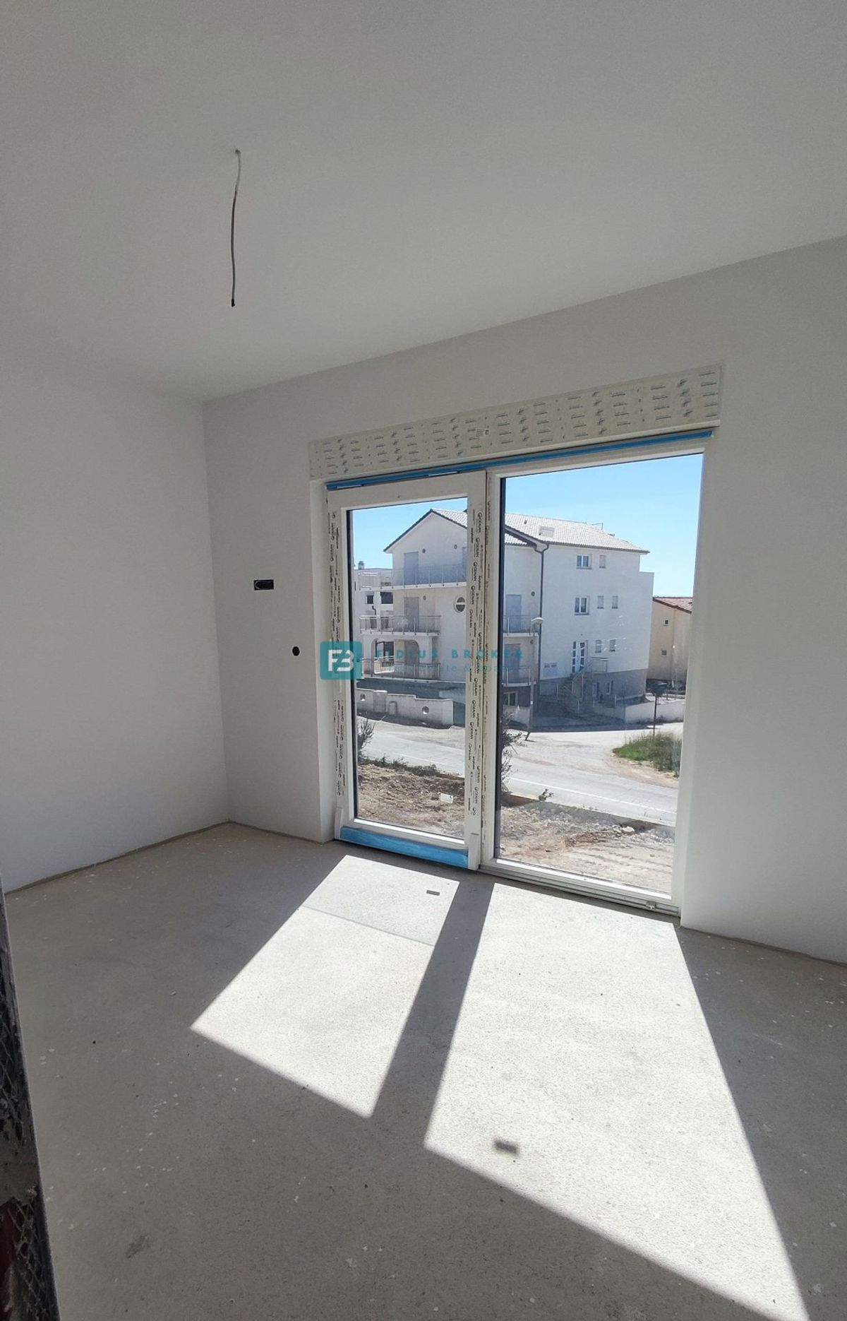 VODICE, nova, moderna hiša dvojček, panoramski pogled na morje, bazen, vrt, S2