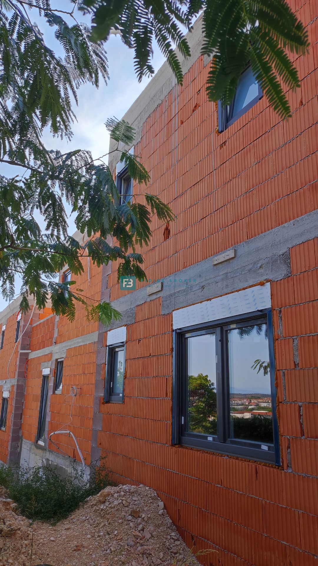 VODICE, nova, luksuzna vila, bazenom, pogled na morje in mesto, garaža