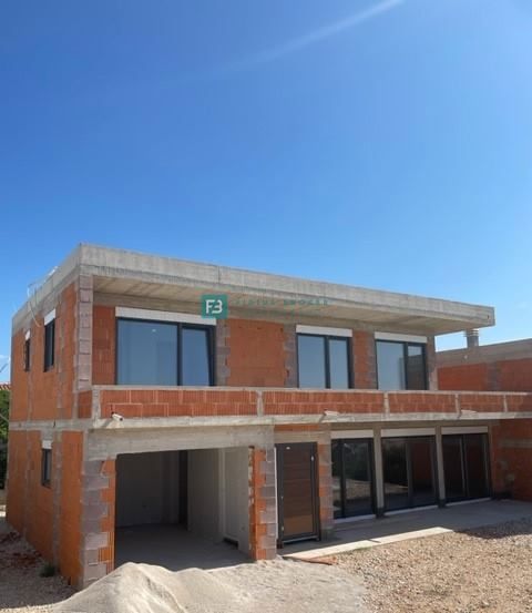 VODICE, nova, luksuzna vila, bazenom, pogled na morje in mesto, garaža