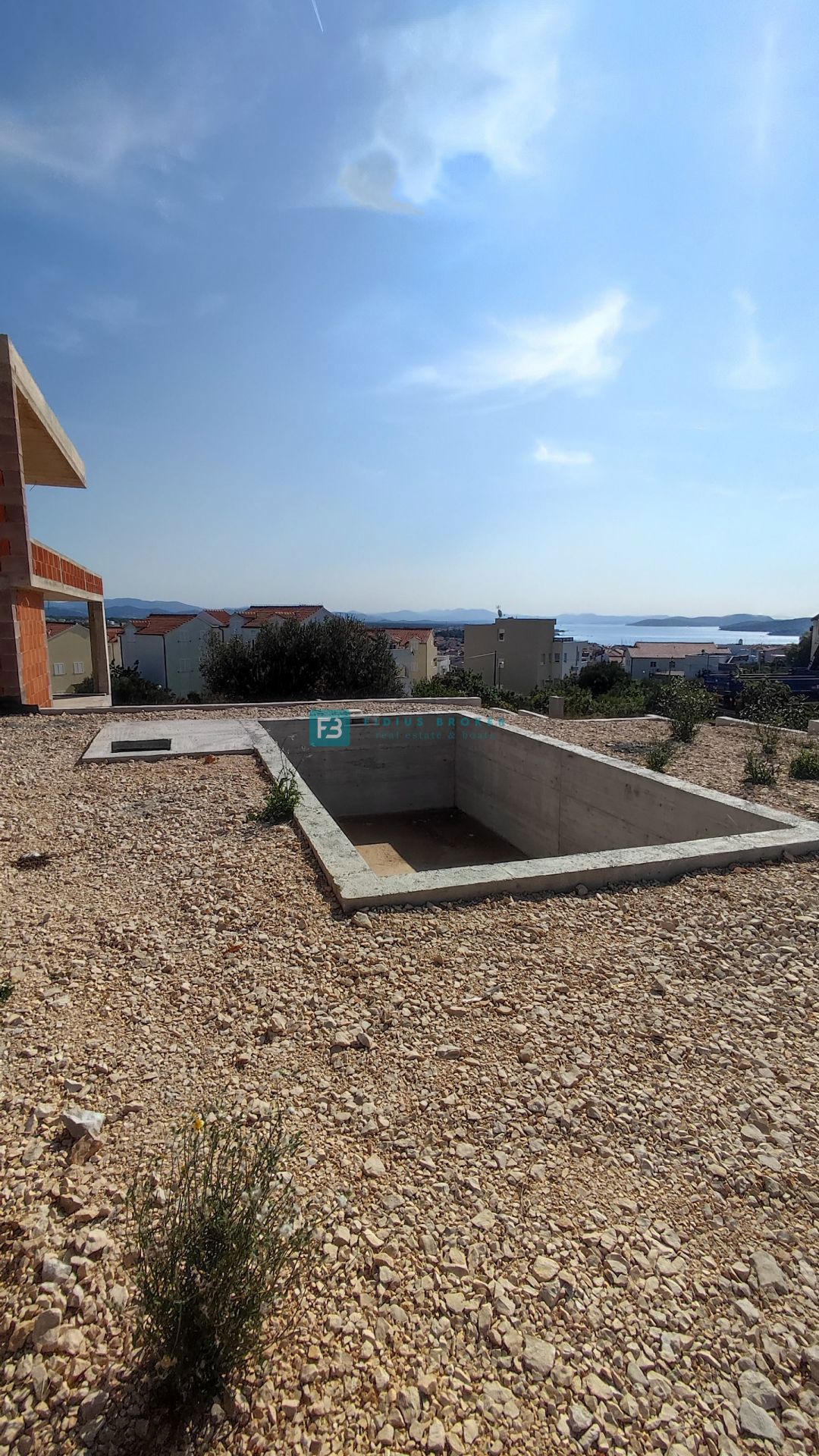 VODICE, nova, luksuzna vila, bazenom, pogled na morje in mesto, garaža