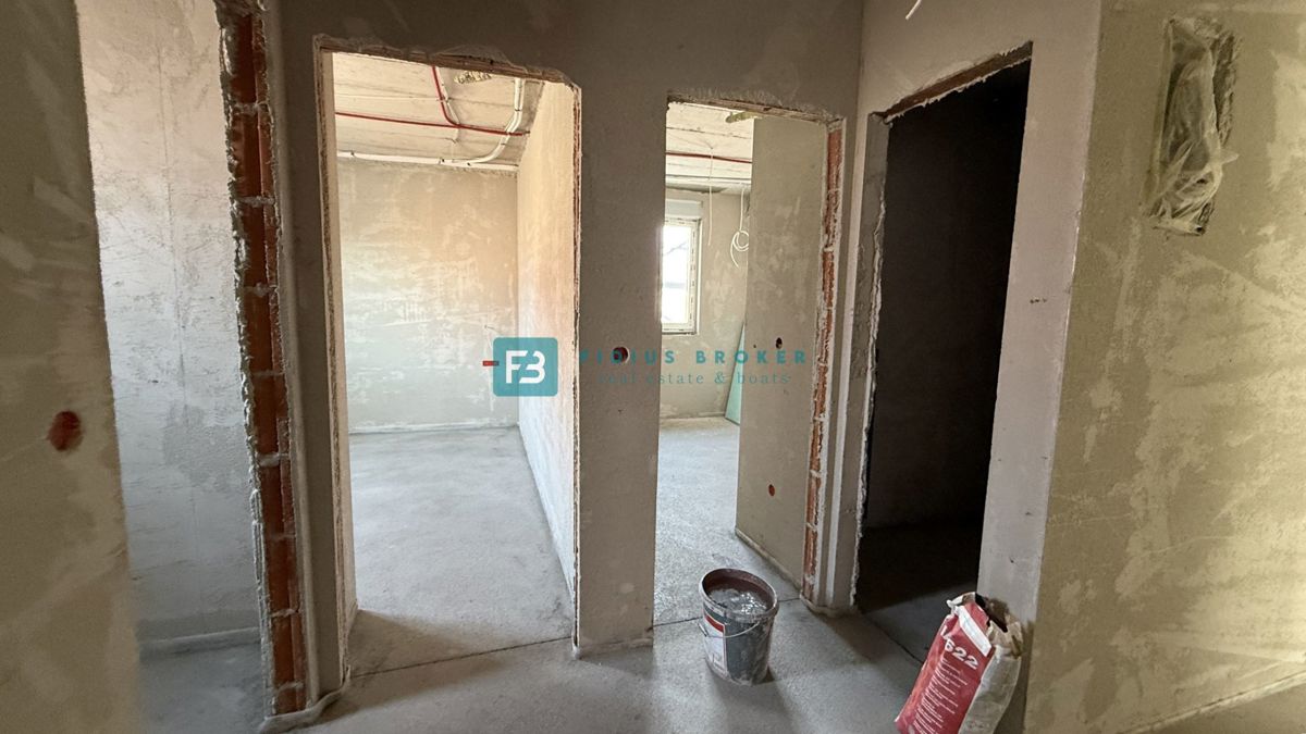 VODICE - SRIMA, novogradnja, vrhunska lokacija, 80 m od morja, pritličje, vrt 85 m2