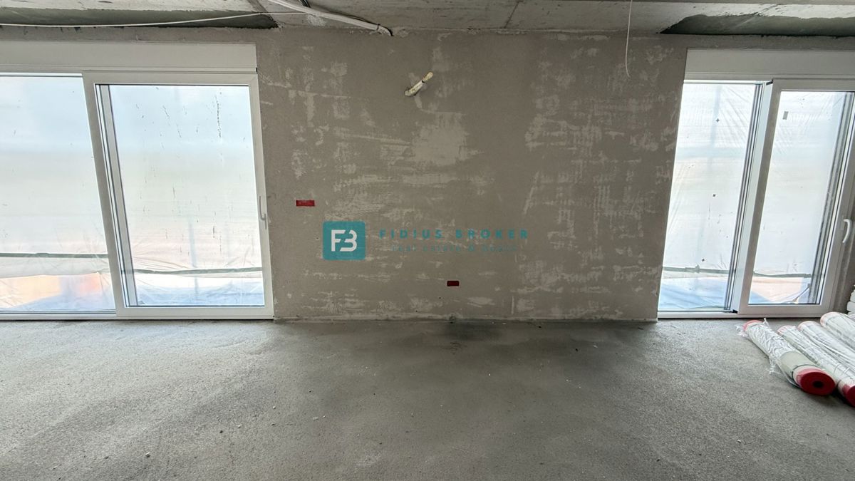 VODICE - SRIMA, novogradnja, vrhunska lokacija, 80 m od morja, pritličje, vrt 85 m2