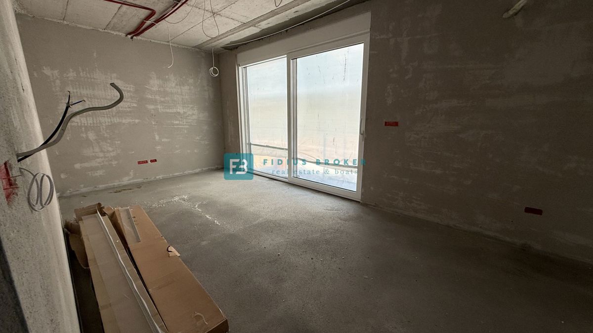 VODICE - SRIMA, novogradnja, vrhunska lokacija, 80 m od morja, pritličje, vrt 85 m2