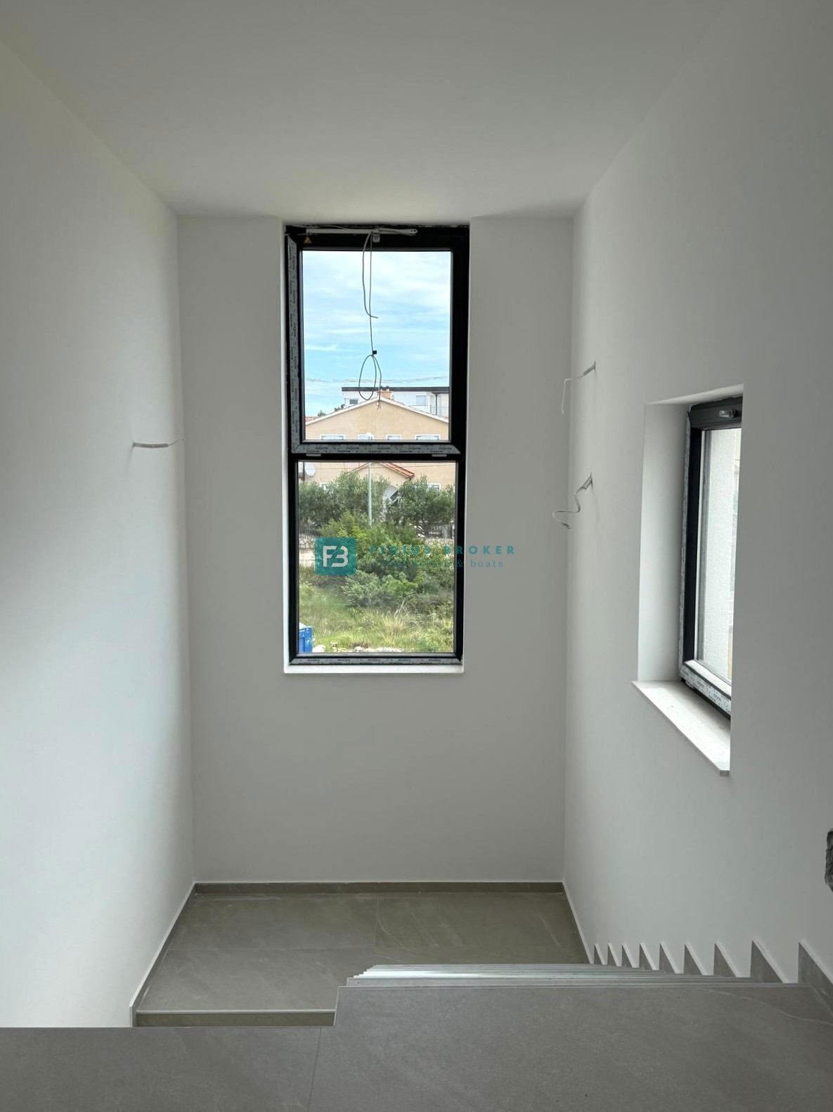VODICE, novogradnja, 2. nad., 2 ss, mirna lokacija