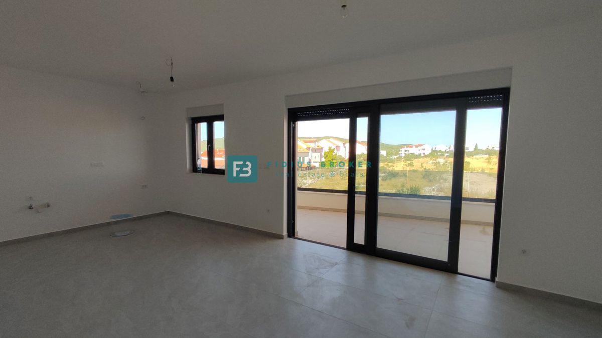 VODICE, novogradnja, 2. nad., 2 ss, mirna lokacija