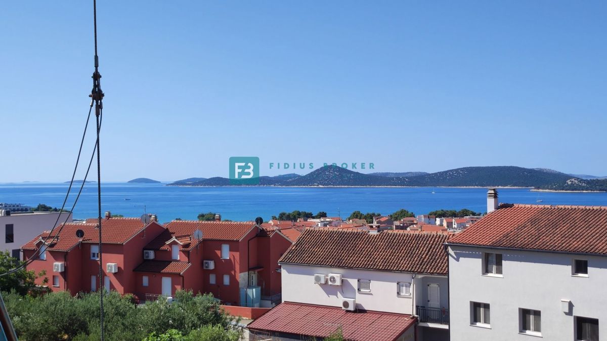 VODICE, novogradnja, 1. nadstropje, pogled na morje, dvigalo, shramba