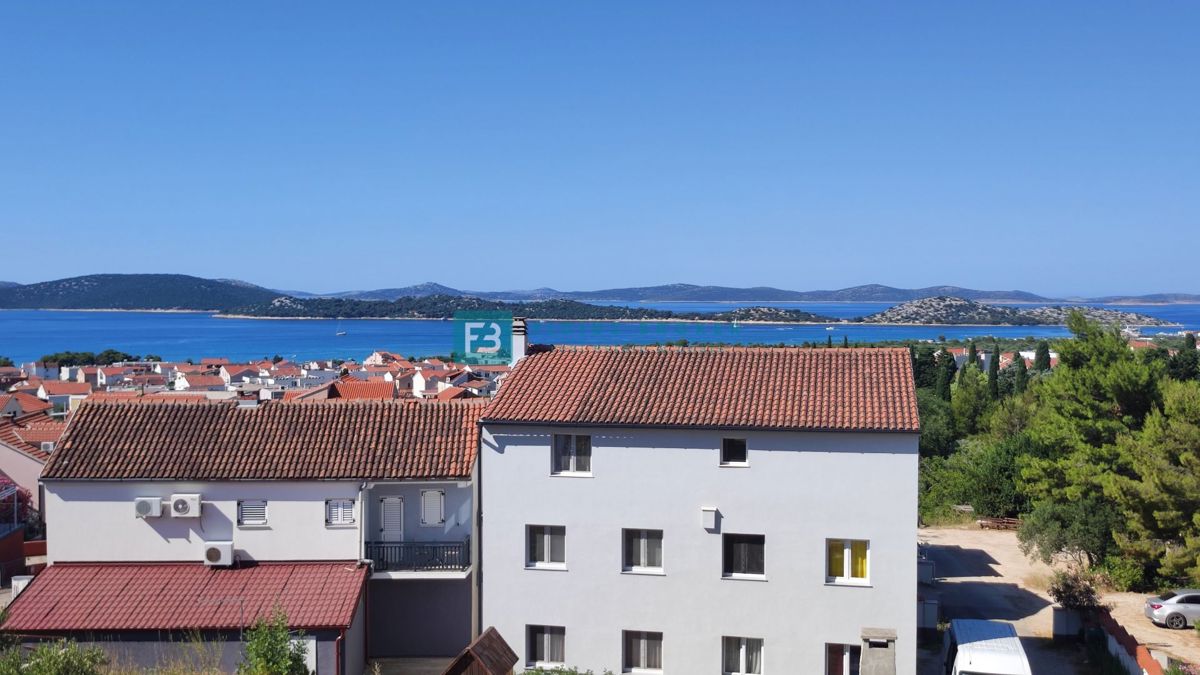 VODICE, novogradnja, 1. nadstropje, pogled na morje, dvigalo, shramba