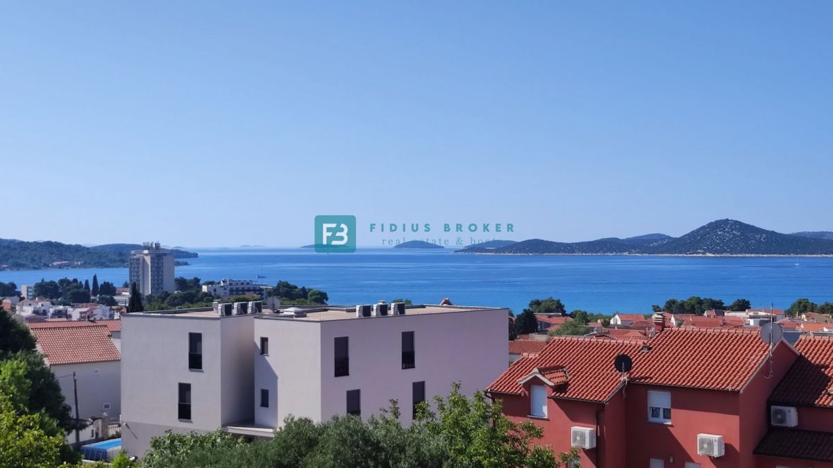 VODICE, novogradnja, 1. nadstropje, pogled na morje, dvigalo, shramba