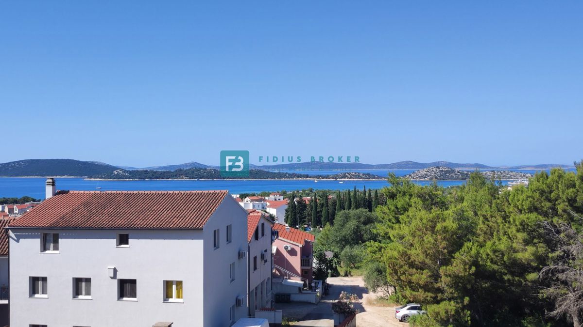VODICE, novogradnja, 1. nadstropje, pogled na morje, dvigalo, shramba