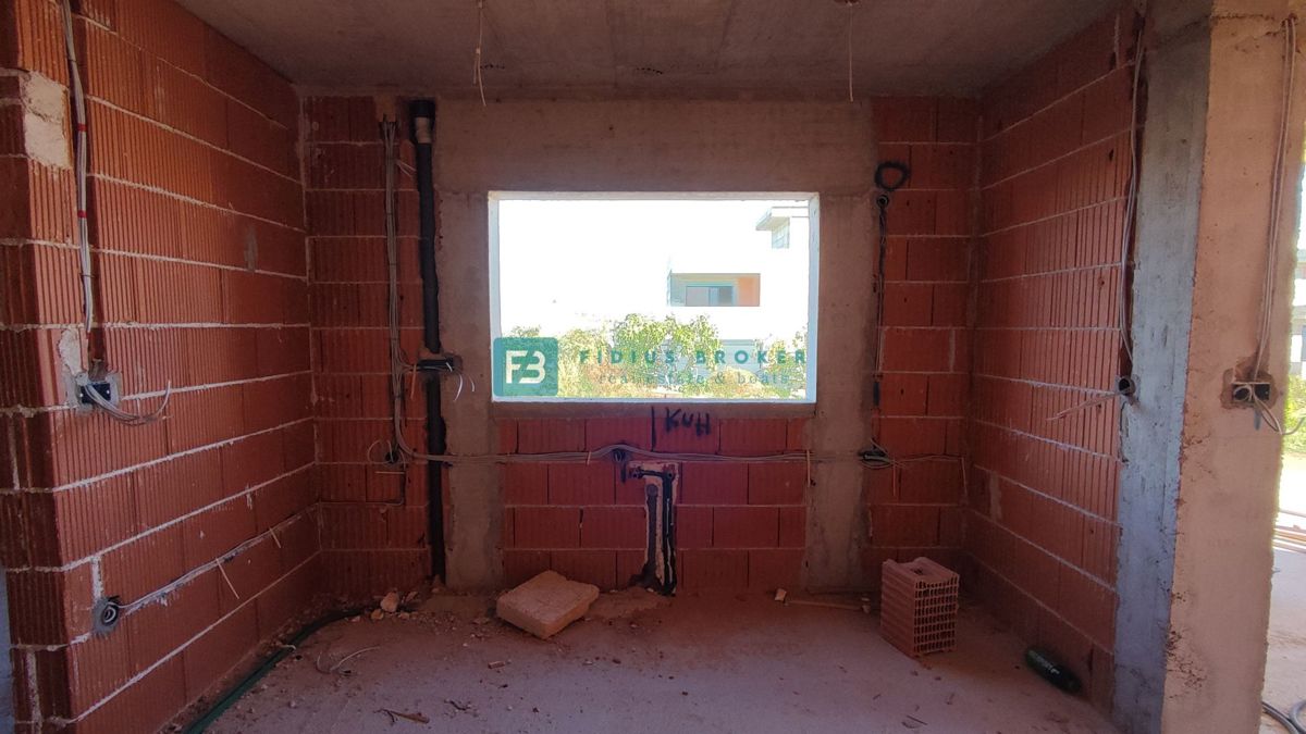 VODICE, novogradnja, pritličje, vrt 51 m2, mirna lokacija