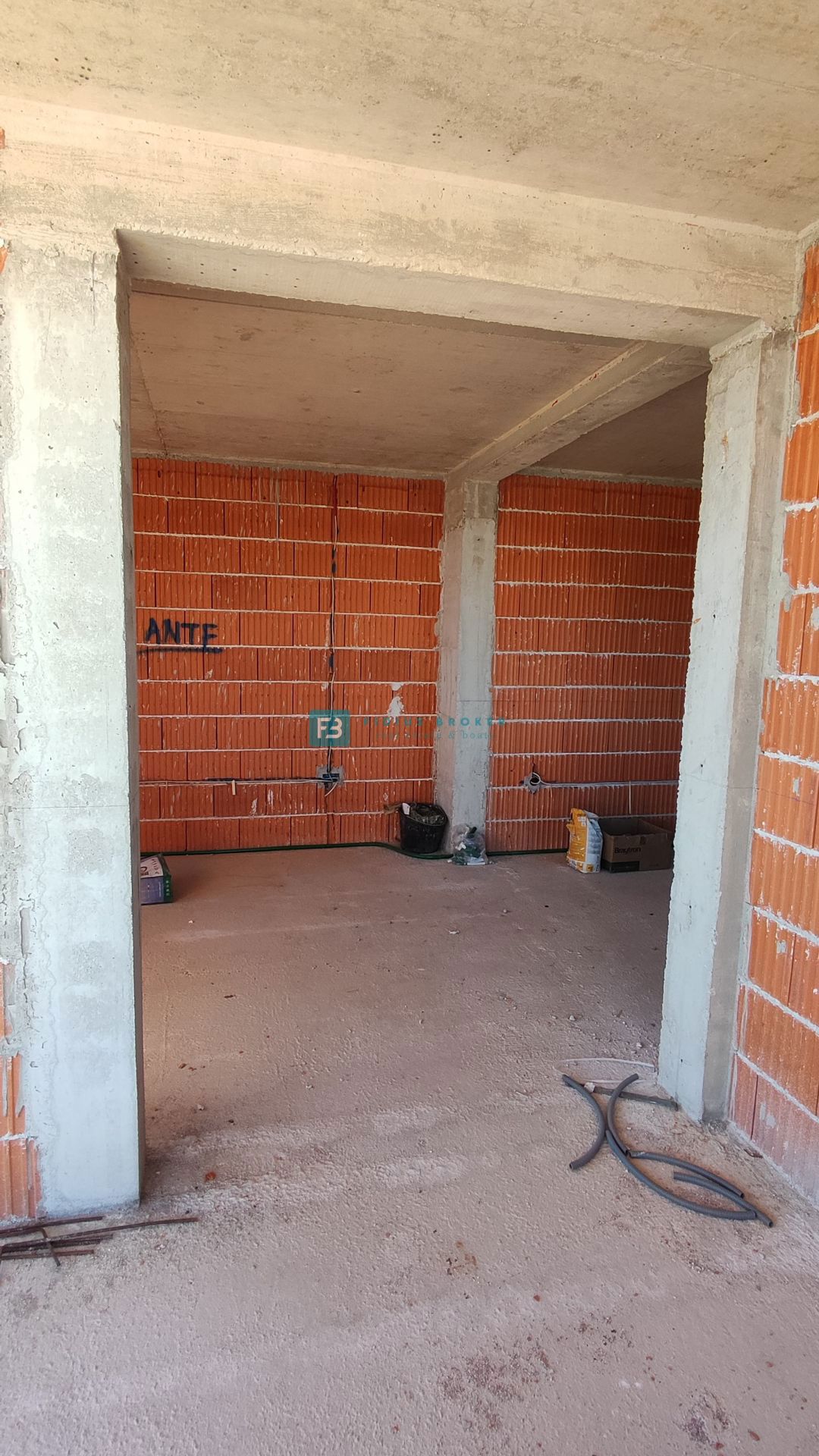 VODICE, novogradnja, pritličje, vrt 51 m2, mirna lokacija