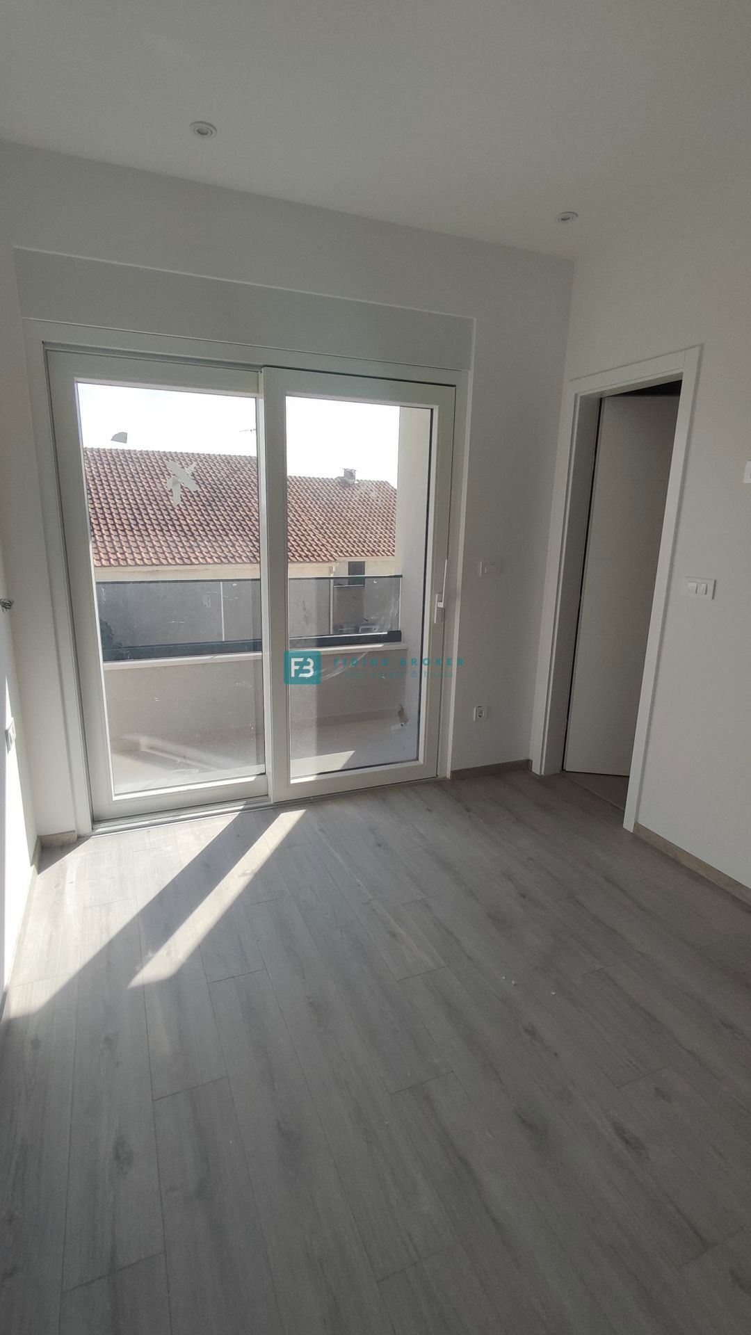 VODICE, novogradnja, dvojček, vrt 166 m2, mirna lokacija, S2