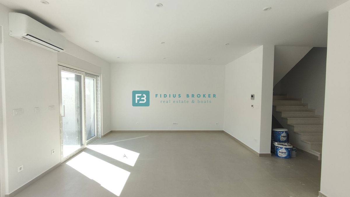 VODICE, novogradnja, dvojček, vrt 166 m2, mirna lokacija, S2