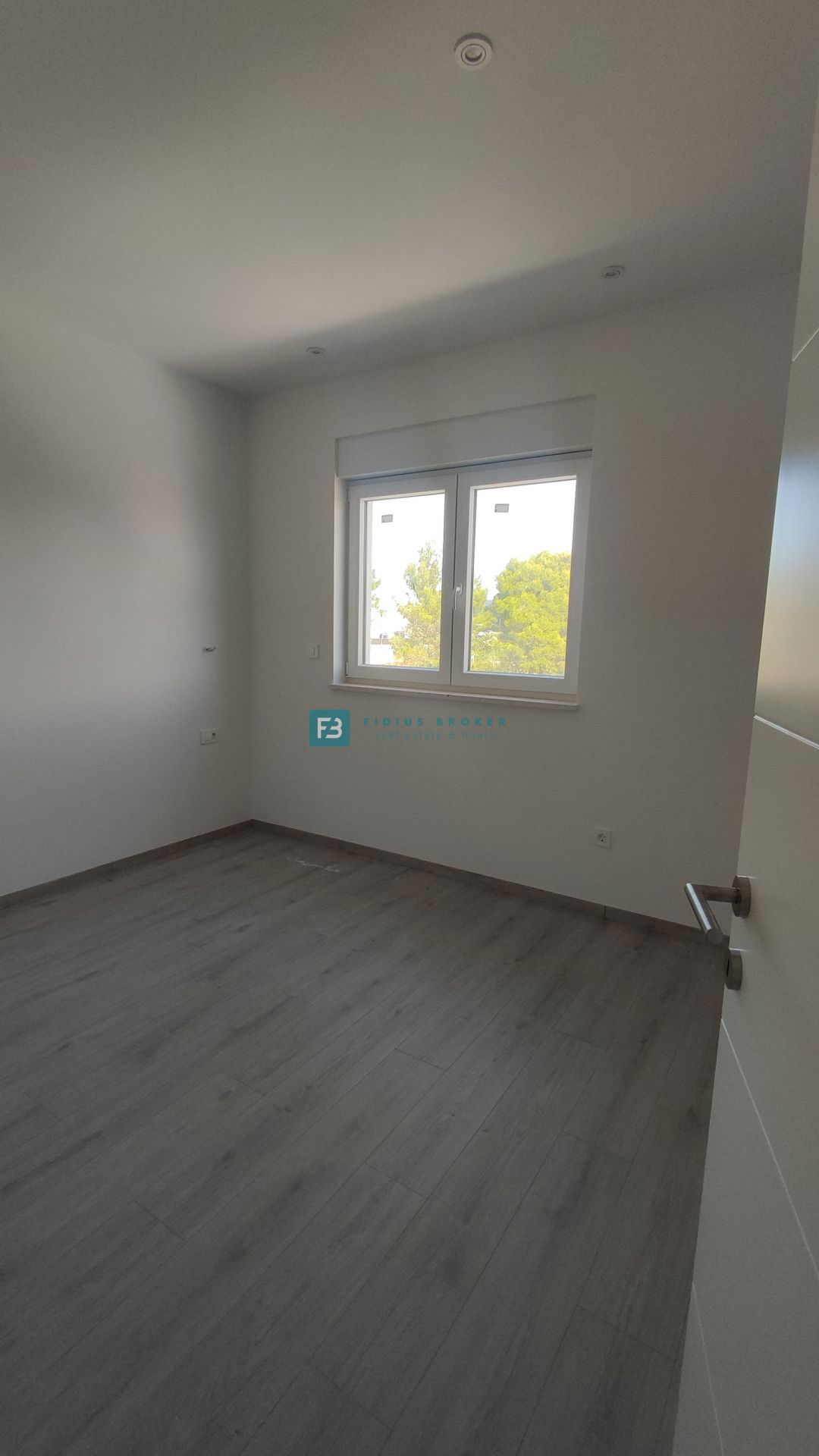 VODICE, novogradnja, dvojček, vrt 166 m2, mirna lokacija, S2