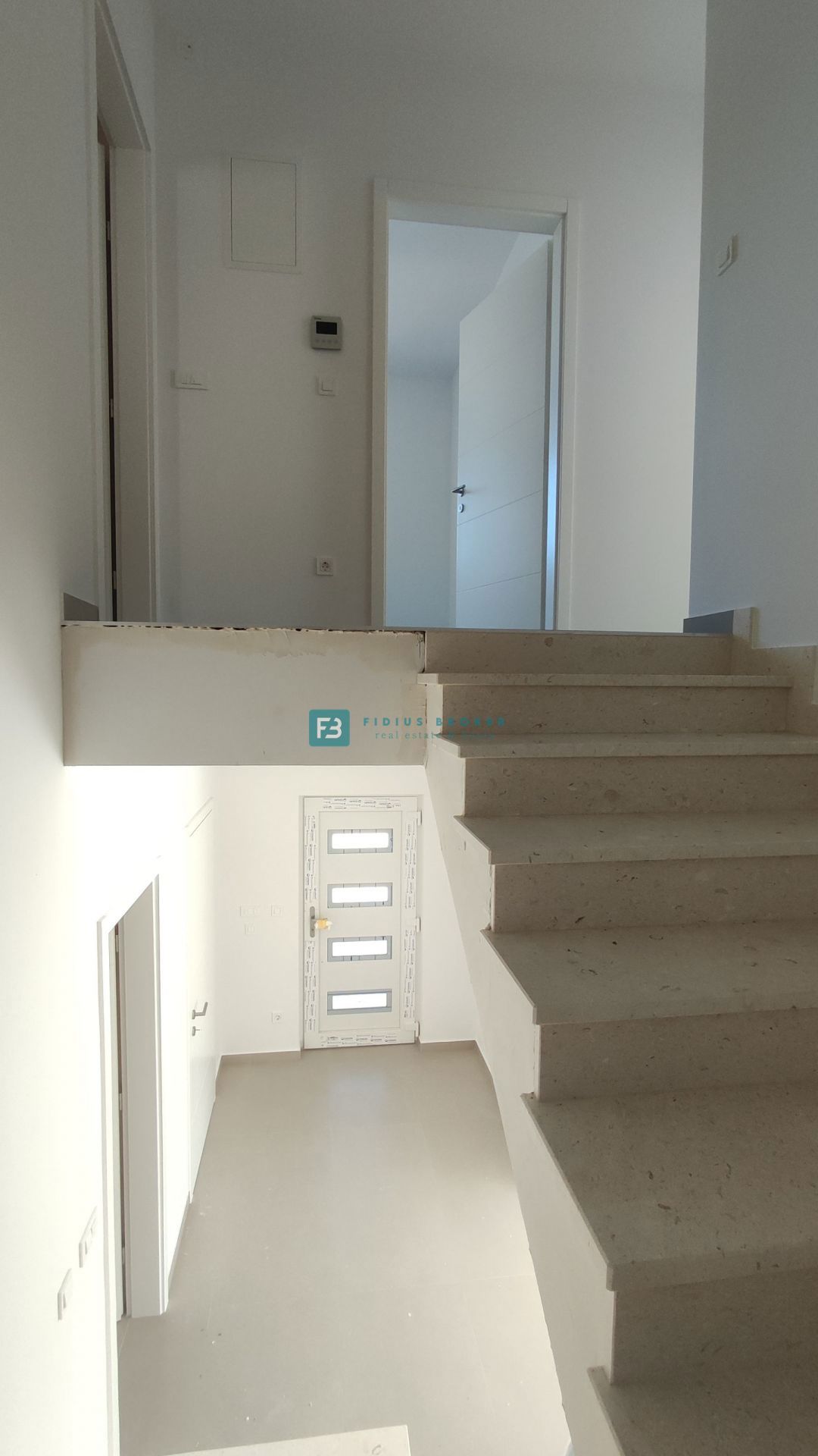 VODICE, novogradnja, dvojček, vrt 166 m2, mirna lokacija, S2