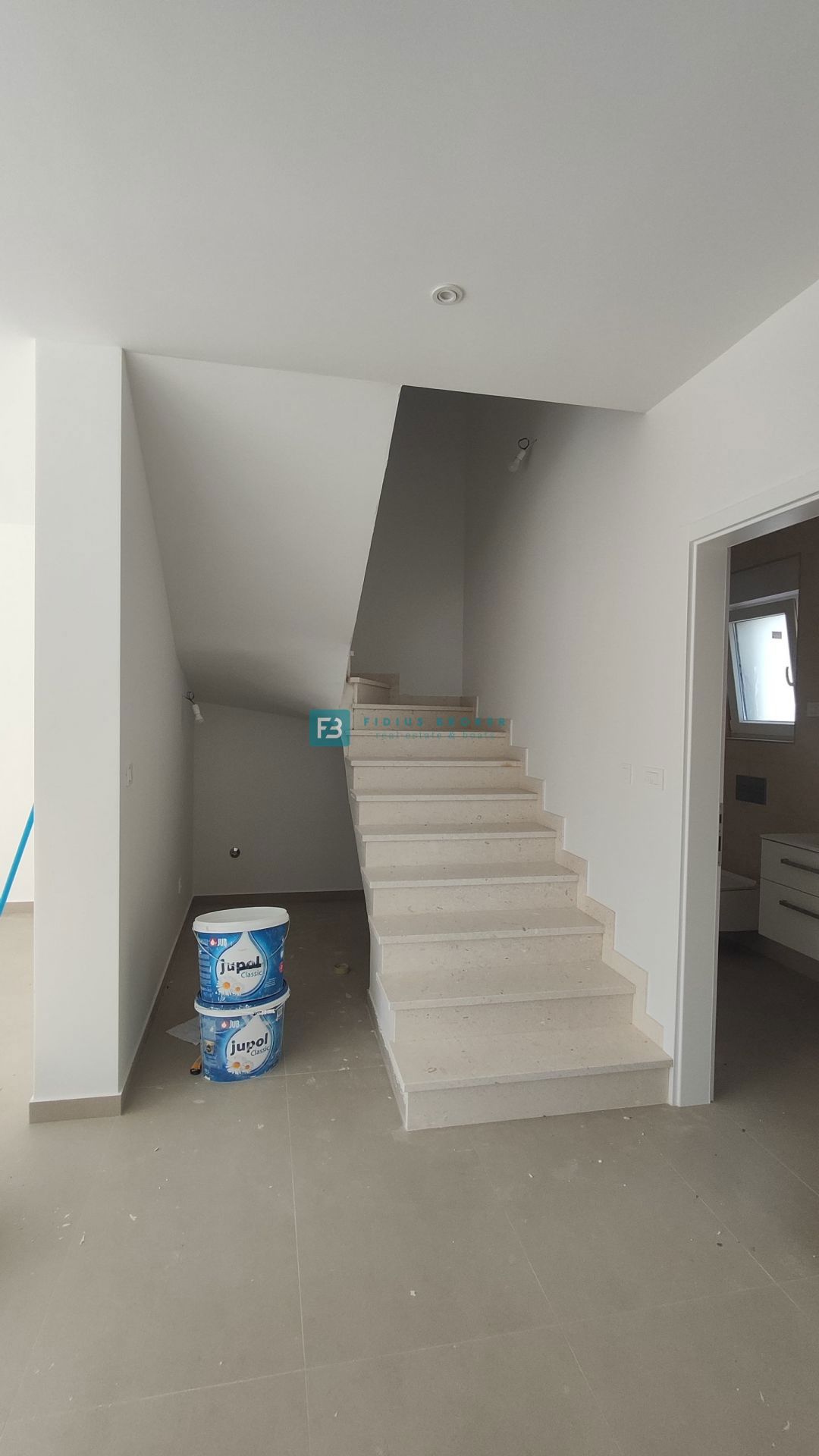 VODICE, novogradnja, dvojček, vrt 166 m2, mirna lokacija, S2