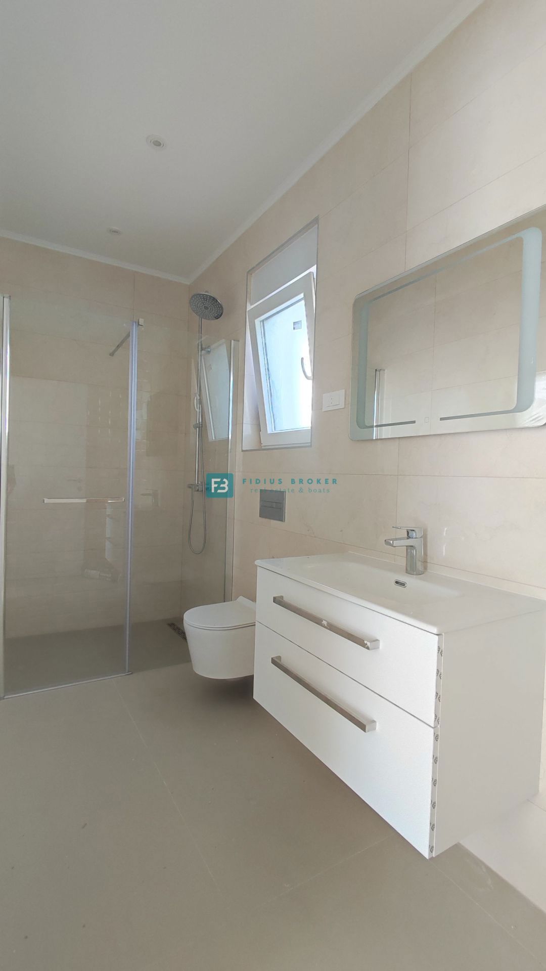 VODICE, novogradnja, dvojček, vrt 166 m2, mirna lokacija, S2