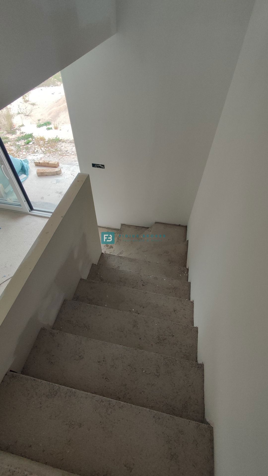 VODICE, novogradnja, družinska hiša, 2 ločena apartmaja, bazen, parkirišče