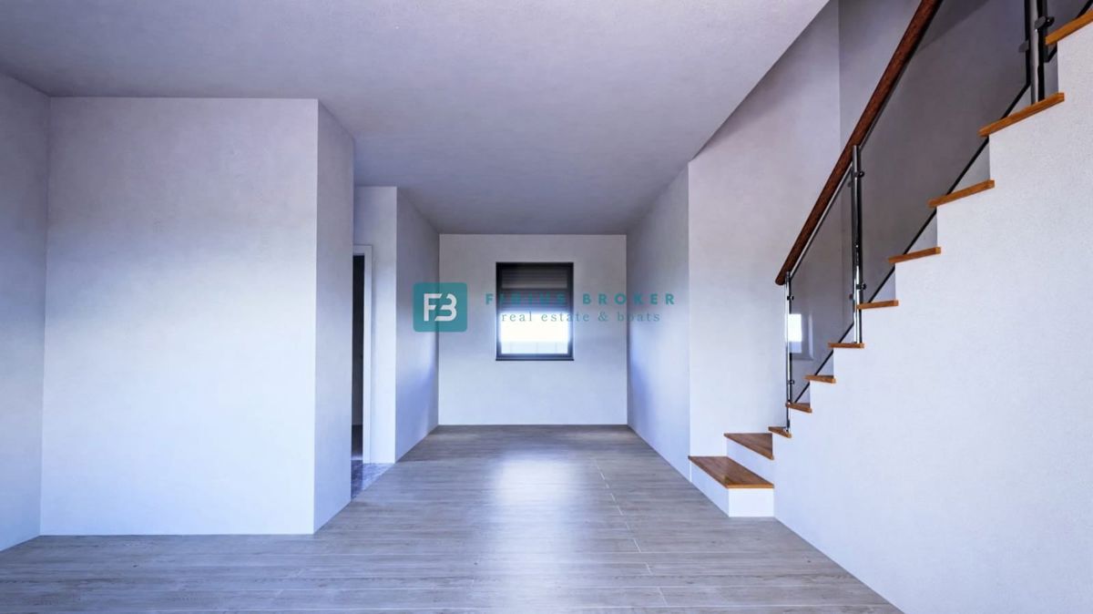 VODICE, novogradnja, družinska hiša, 2 ločena apartmaja, bazen, parkirišče