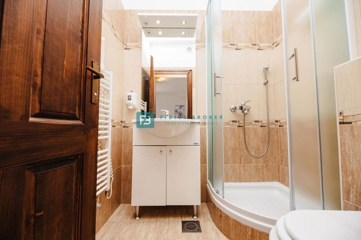 TRIBUNJ, uveljavljen mini hotel, cafe bar, vrhunska lokacija