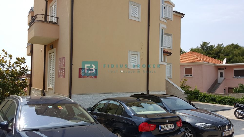 TRIBUNJ, uveljavljen mini hotel, cafe bar, vrhunska lokacija