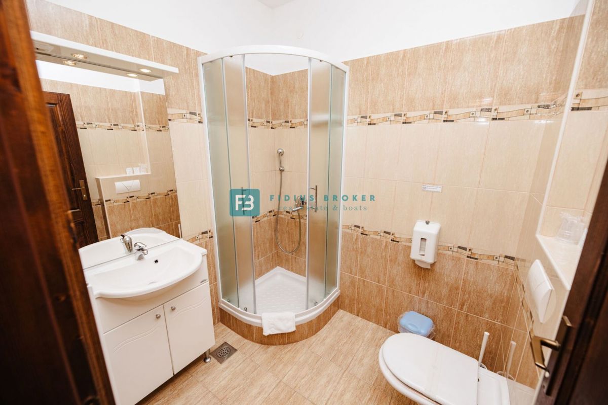 TRIBUNJ, uveljavljen mini hotel, cafe bar, vrhunska lokacija