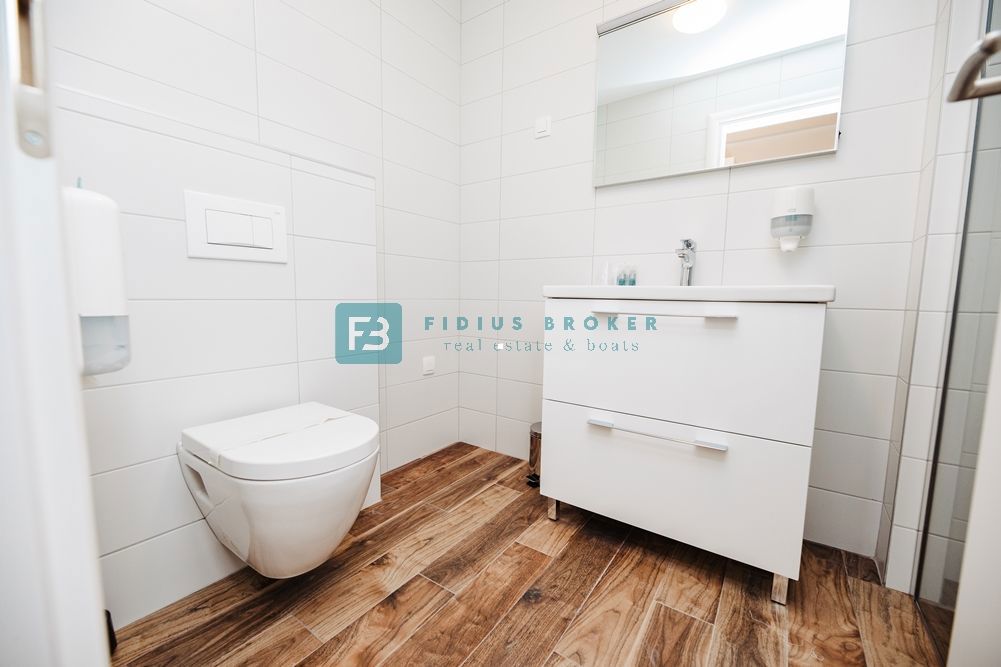 TRIBUNJ, uveljavljen mini hotel, cafe bar, vrhunska lokacija