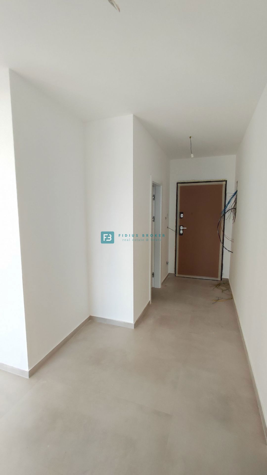 TRIBUNJ, novogradnja, 2. nad., 350 m od morja, terasa