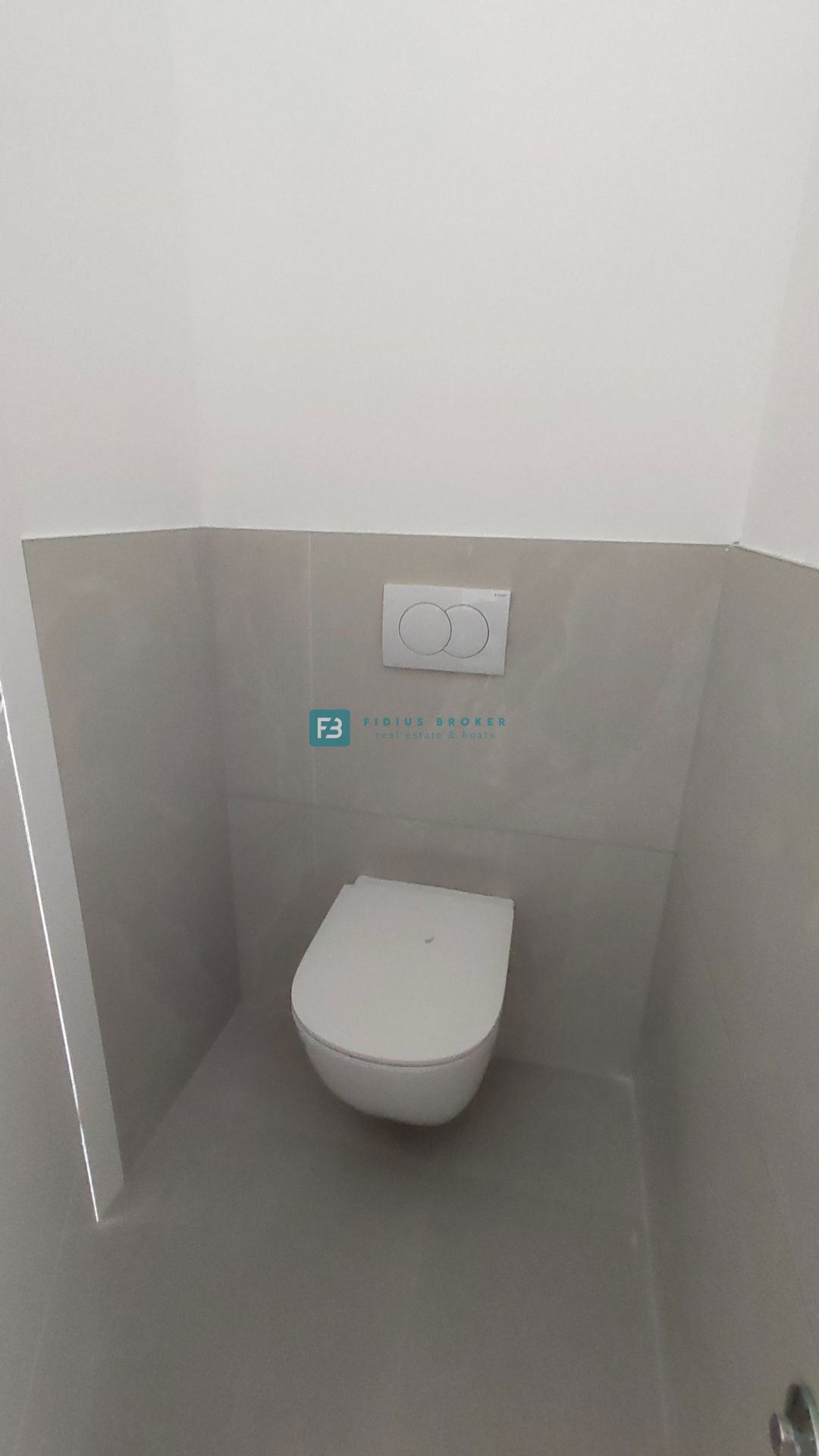 TRIBUNJ, novogradnja, 2. nad., 350 m od morja, terasa