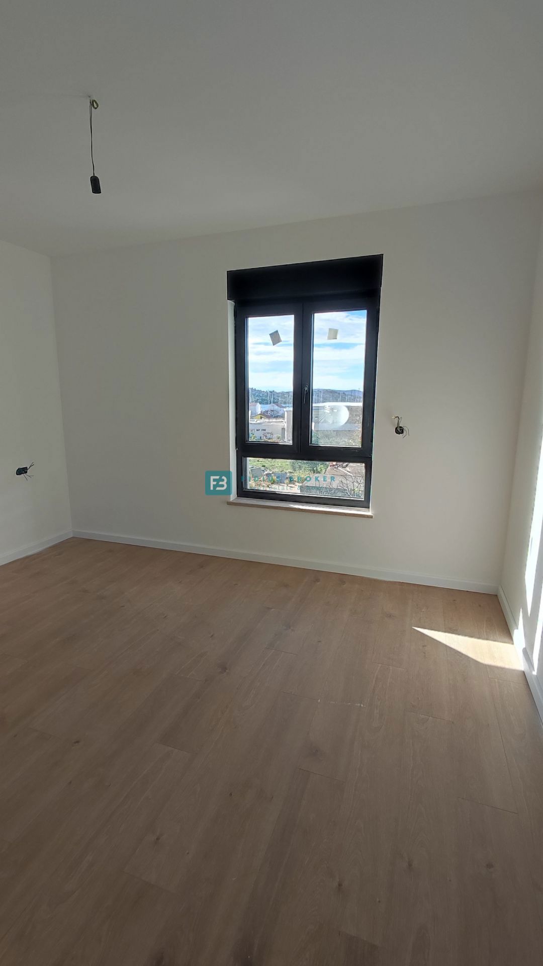 TRIBUNJ, novogradnja, 2. nad., 350 m od morja, terasa