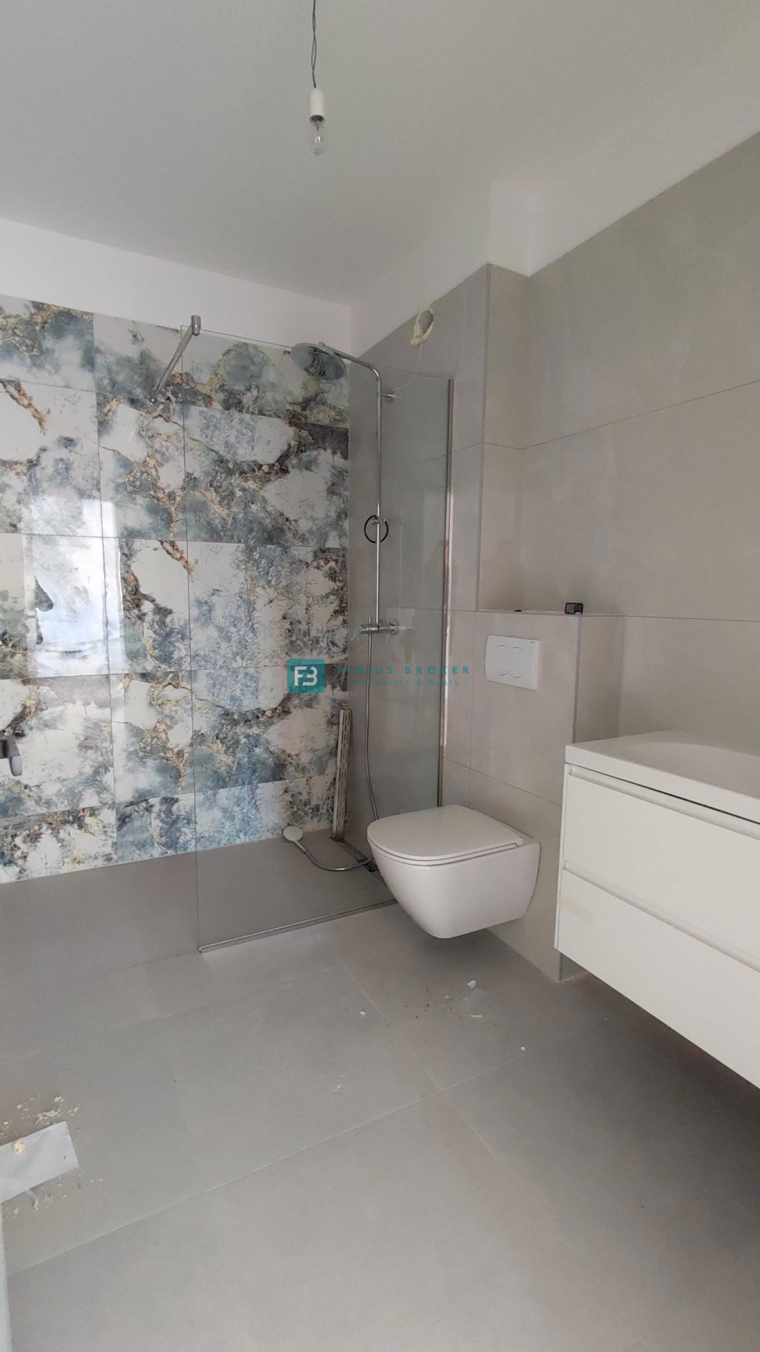 TRIBUNJ, novogradnja, 2. nad., 350 m od morja, terasa