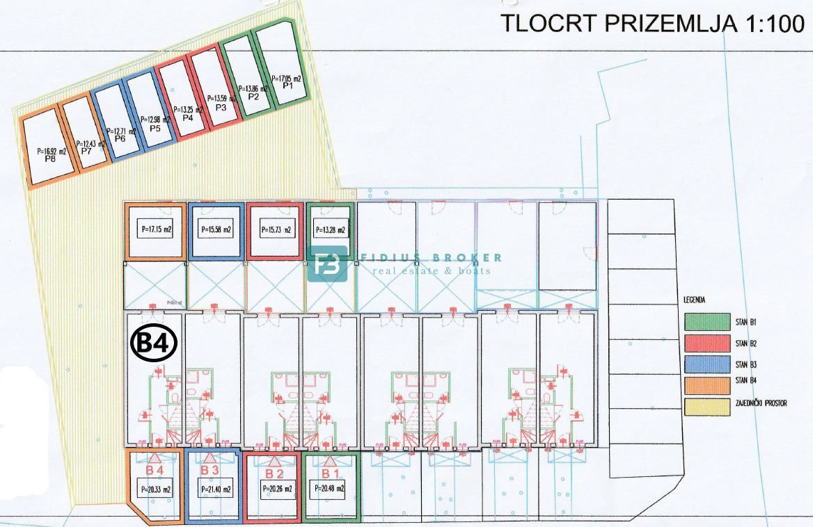 SRIMA, opremljena vrstna hiša, 450 m do plaže, dvorišče