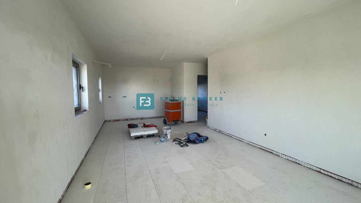 VODICE, novogradnja, pritličje, dvigalo, parkirišče, shramba