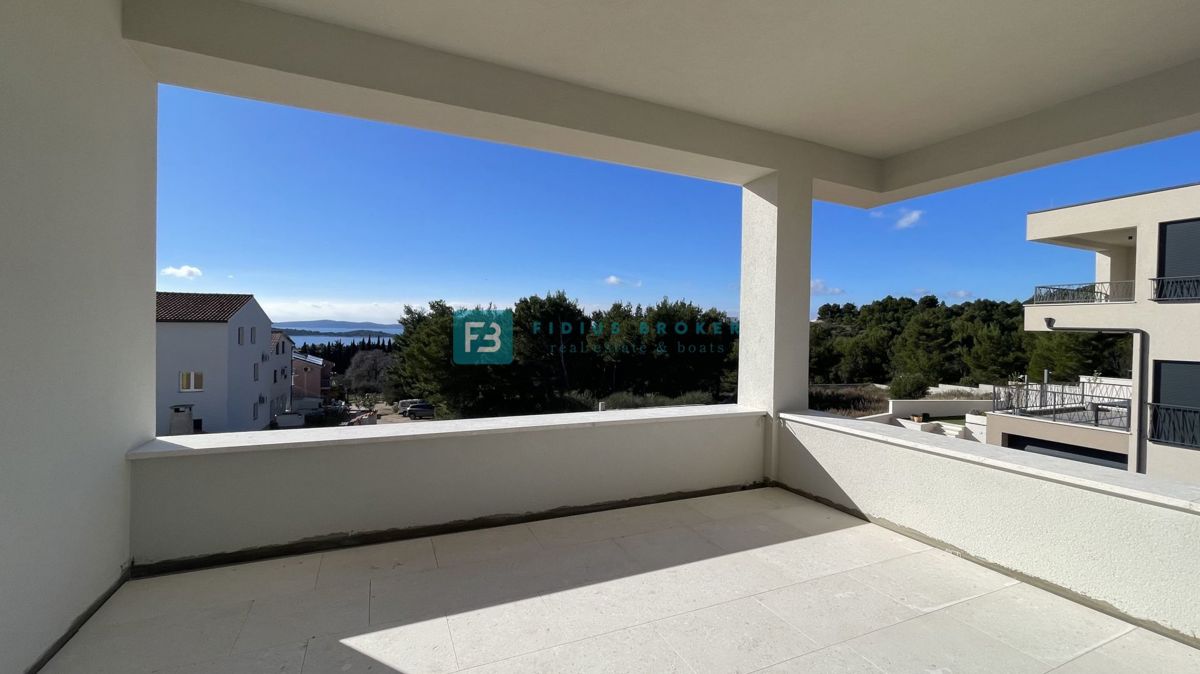 VODICE, novogradnja, pritličje, dvigalo, parkirišče, shramba