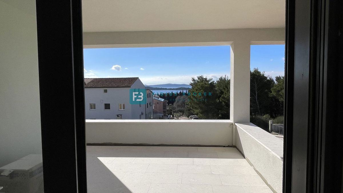 VODICE, novogradnja, pritličje, dvigalo, parkirišče, shramba