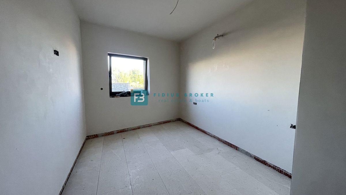 VODICE, novogradnja, pritličje, dvigalo, parkirišče, shramba