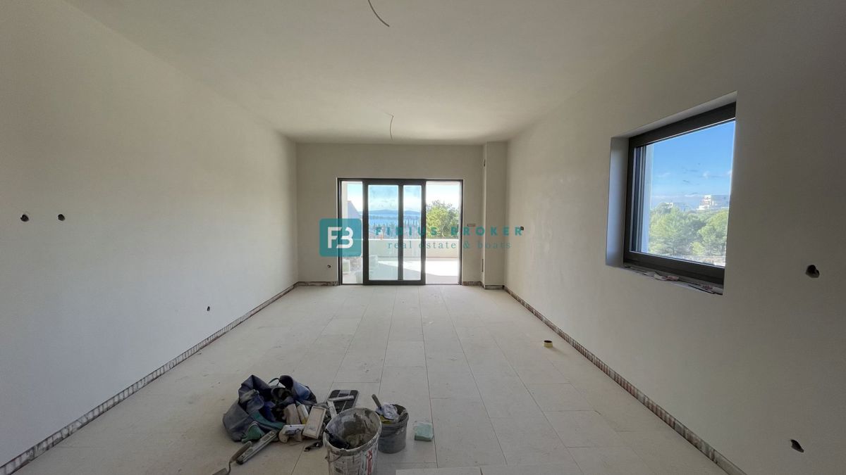 VODICE, novogradnja, pritličje, dvigalo, parkirišče, shramba