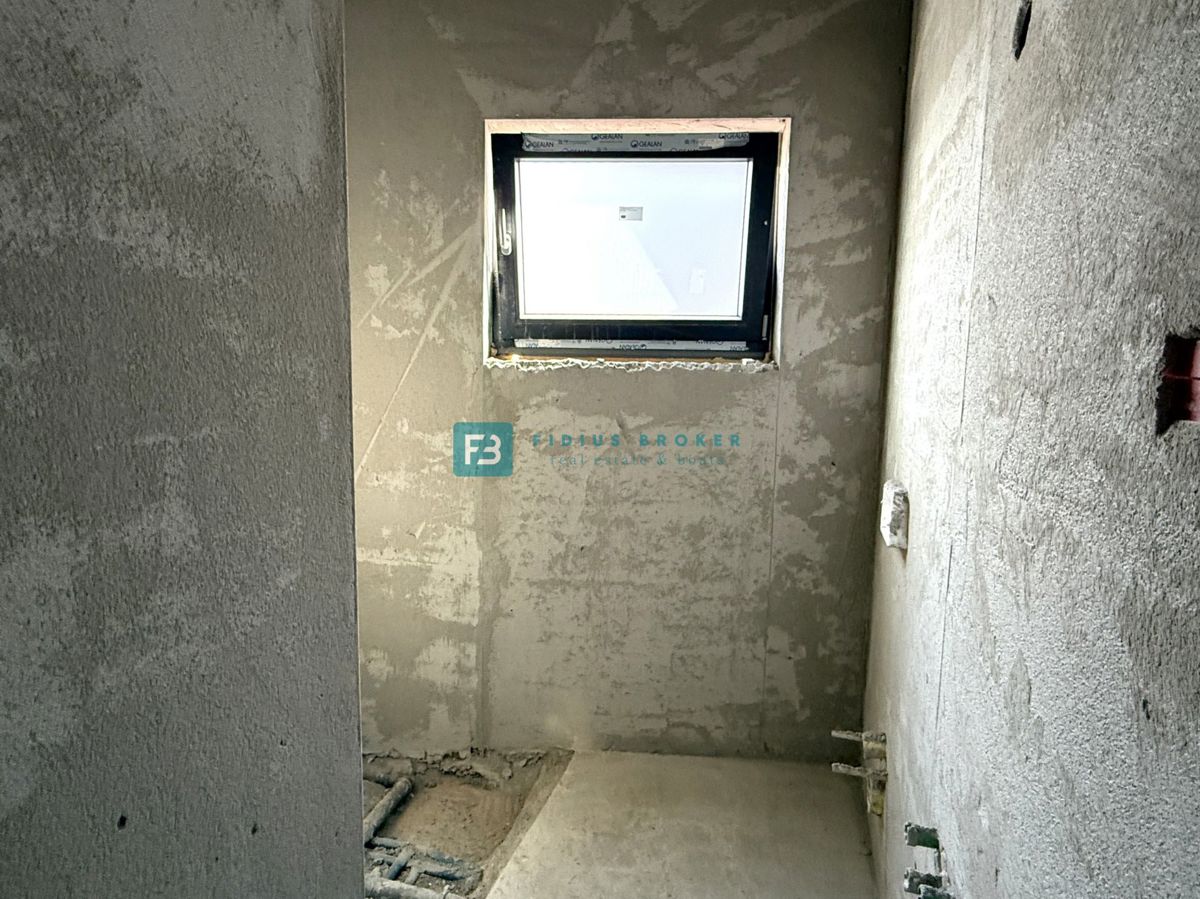 VODICE, novogradnja, dvojček, 650 m od morja, vrt 120 m2, S2