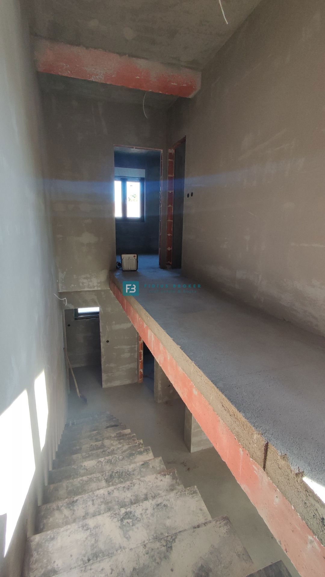 VODICE, novogradnja, dvojček, 650 m od morja, vrt 120 m2, S2