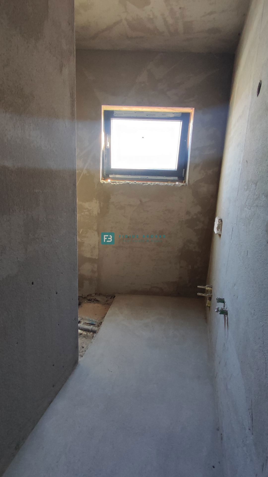 VODICE, novogradnja, dvojček, 650 m od morja, vrt 120 m2, S2