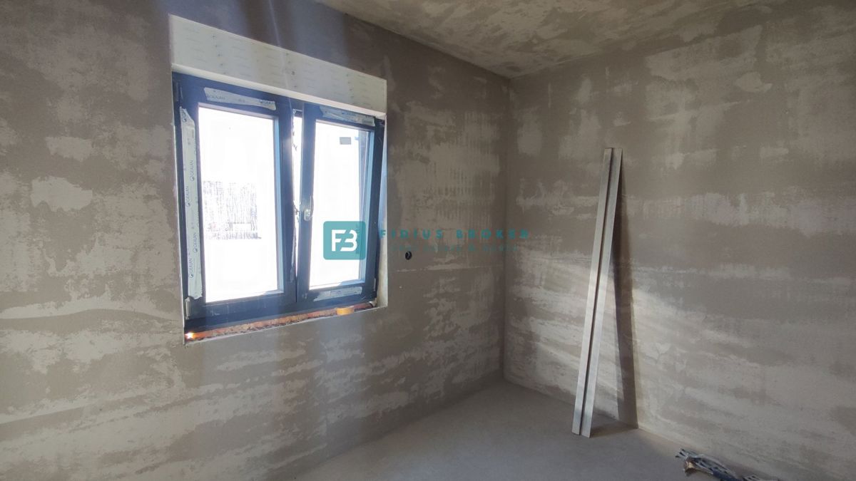 VODICE, novogradnja, dvojček, 650 m od morja, vrt 120 m2, S2