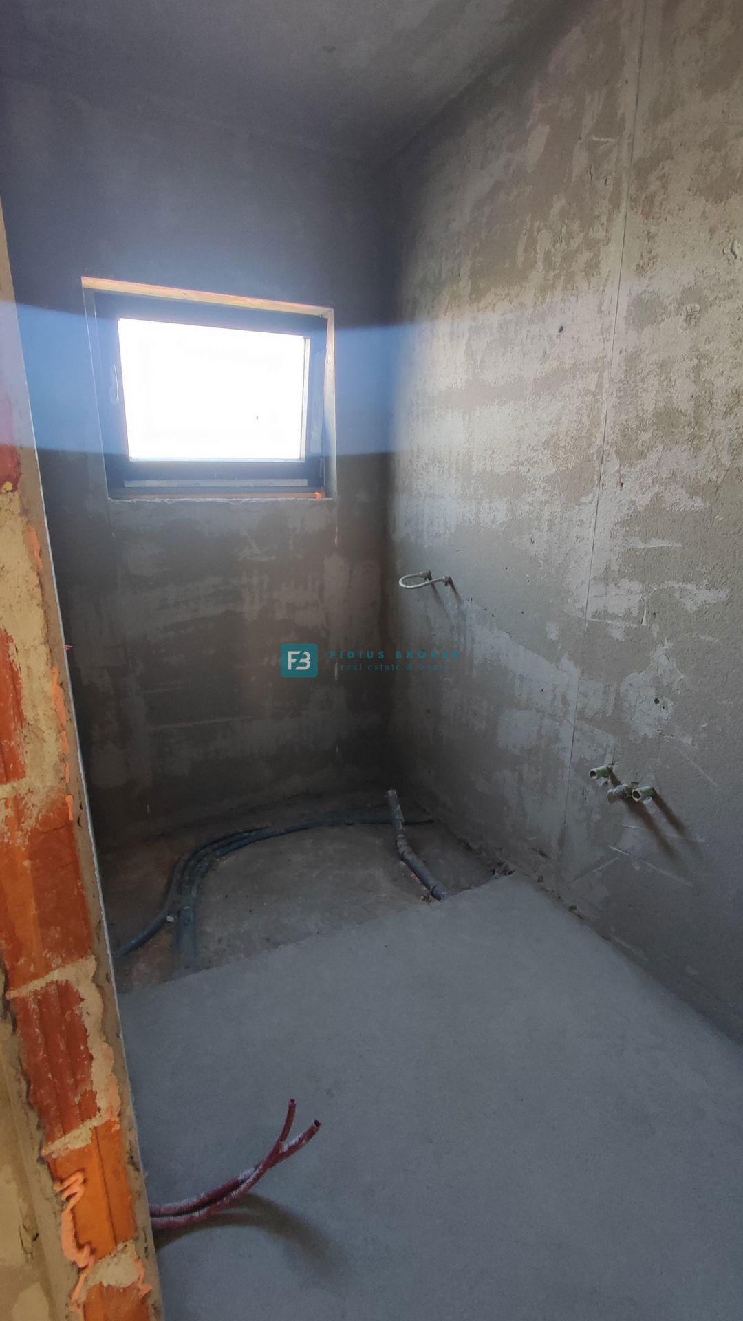 VODICE, novogradnja, dvojček, 650 m od morja, vrt 120 m2, S2