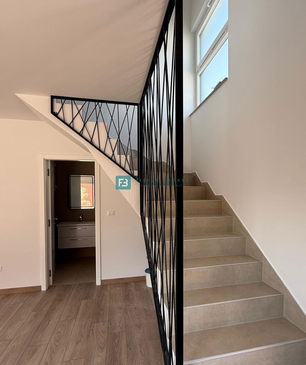 VODICE, neu, 200 m zum Strand, gerade fertiggestellt, 3 spalnice, 2 parkirni mesti