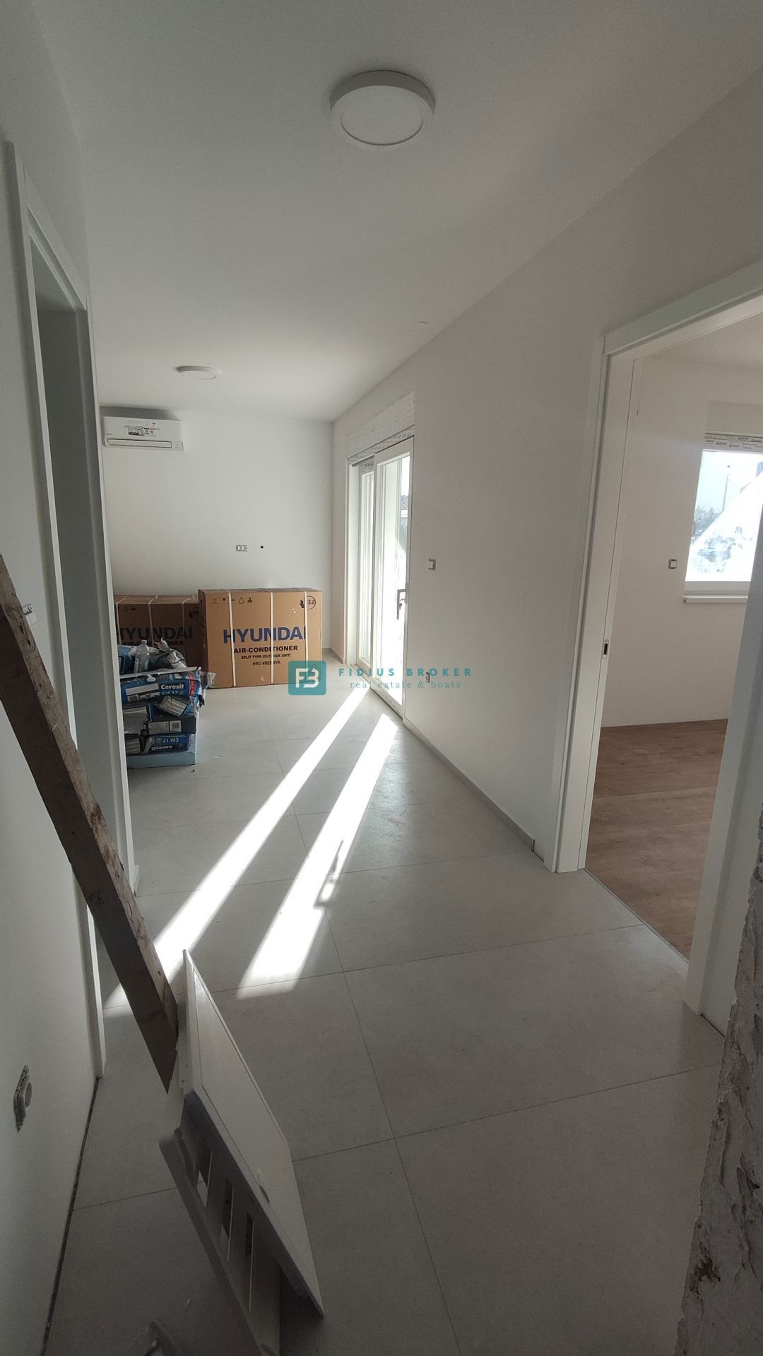 VODICE, novogradnja, pritličje, moderno stanovanje, 650 m do plaže