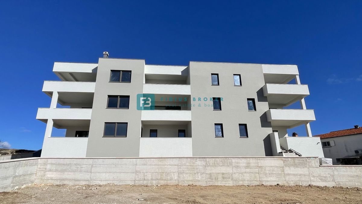 VODICE, novogradnja, pritličje, dvigalo, parkirišče, shramba